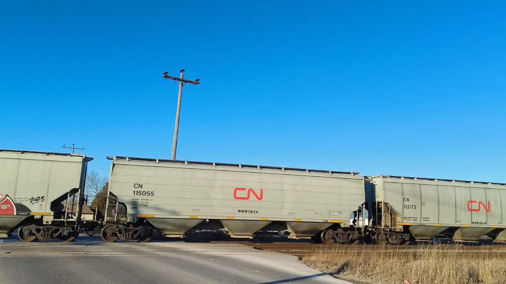 CN 115055